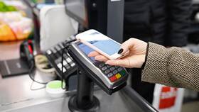 Как оплатить с помощью NFC в телефоне в Бершка