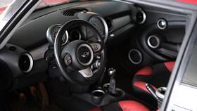 Как снять магнитолу в Mini Cooper в Бершка