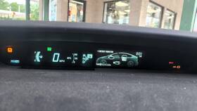 Почему загорается чек на Toyota Prius в Бершка